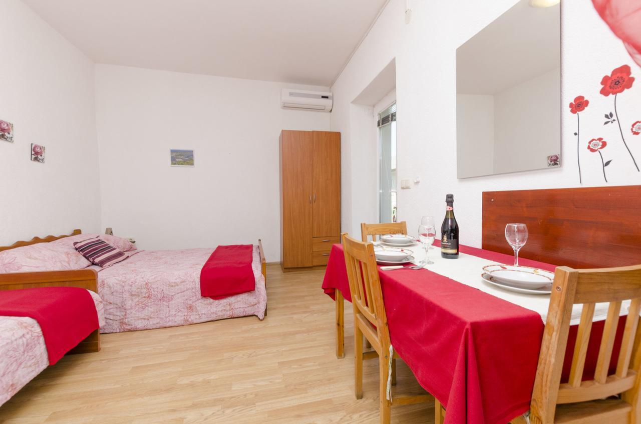 Apartments Ivana Нин Экстерьер фото
